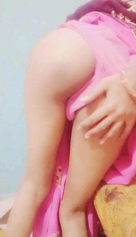 Petit Indian Teen Showing Her Boobs and Pussy