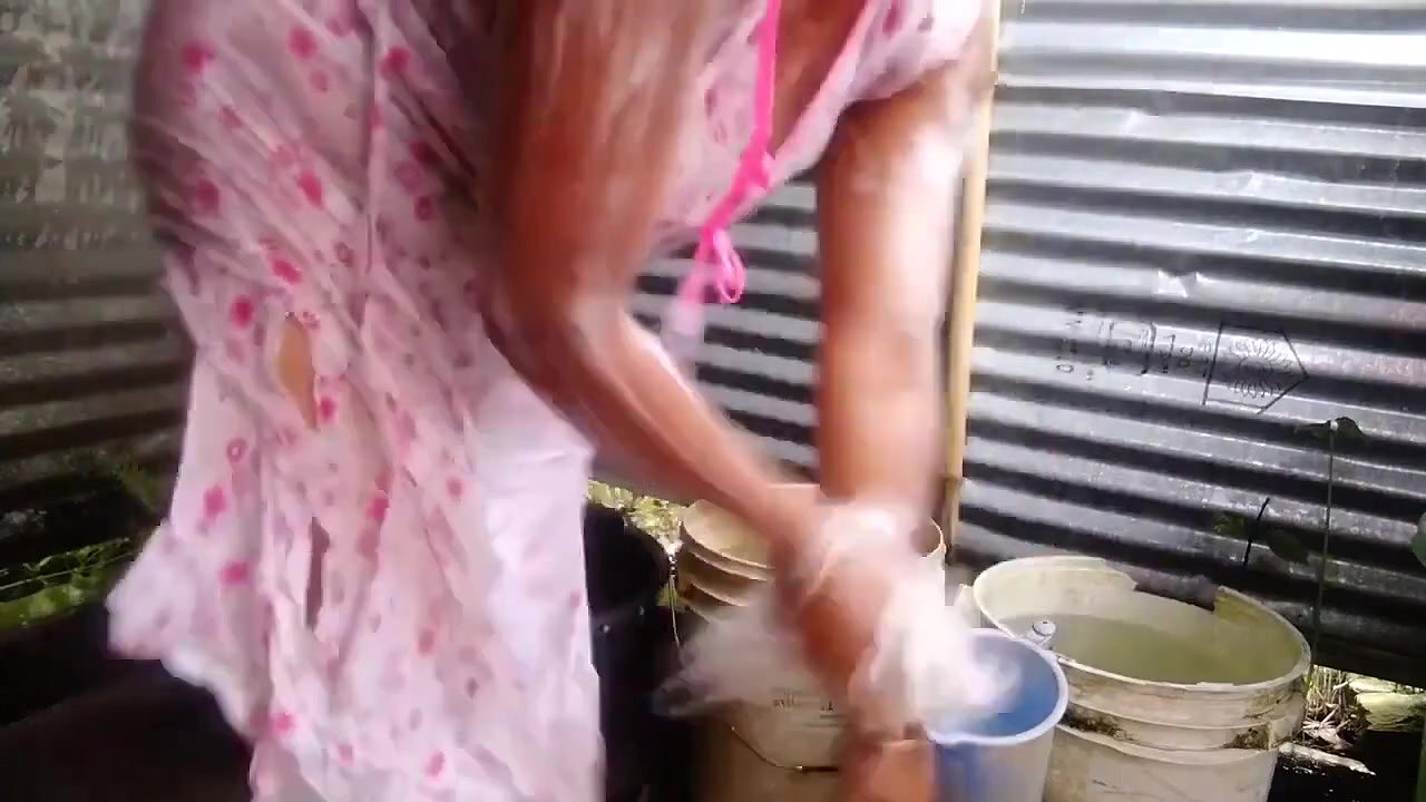 Priya bhabhi open shower big mangoes2
