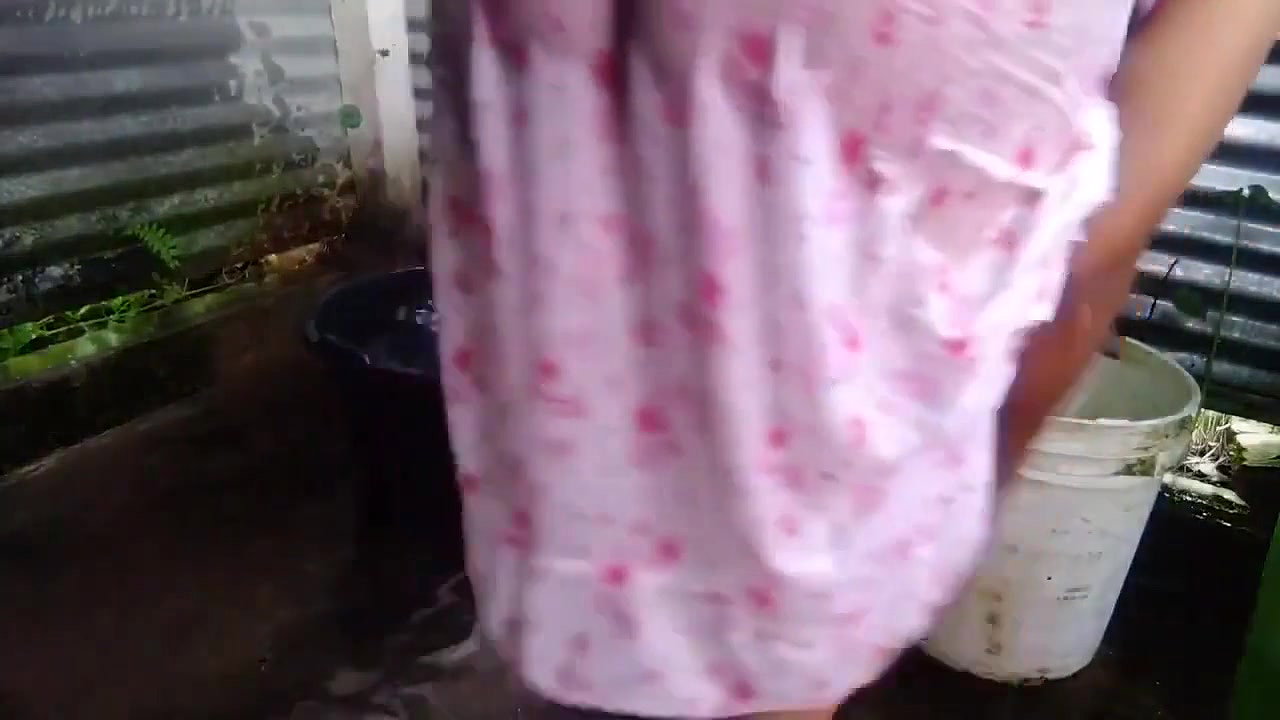 Priya bhabhi open shower big mangoes2