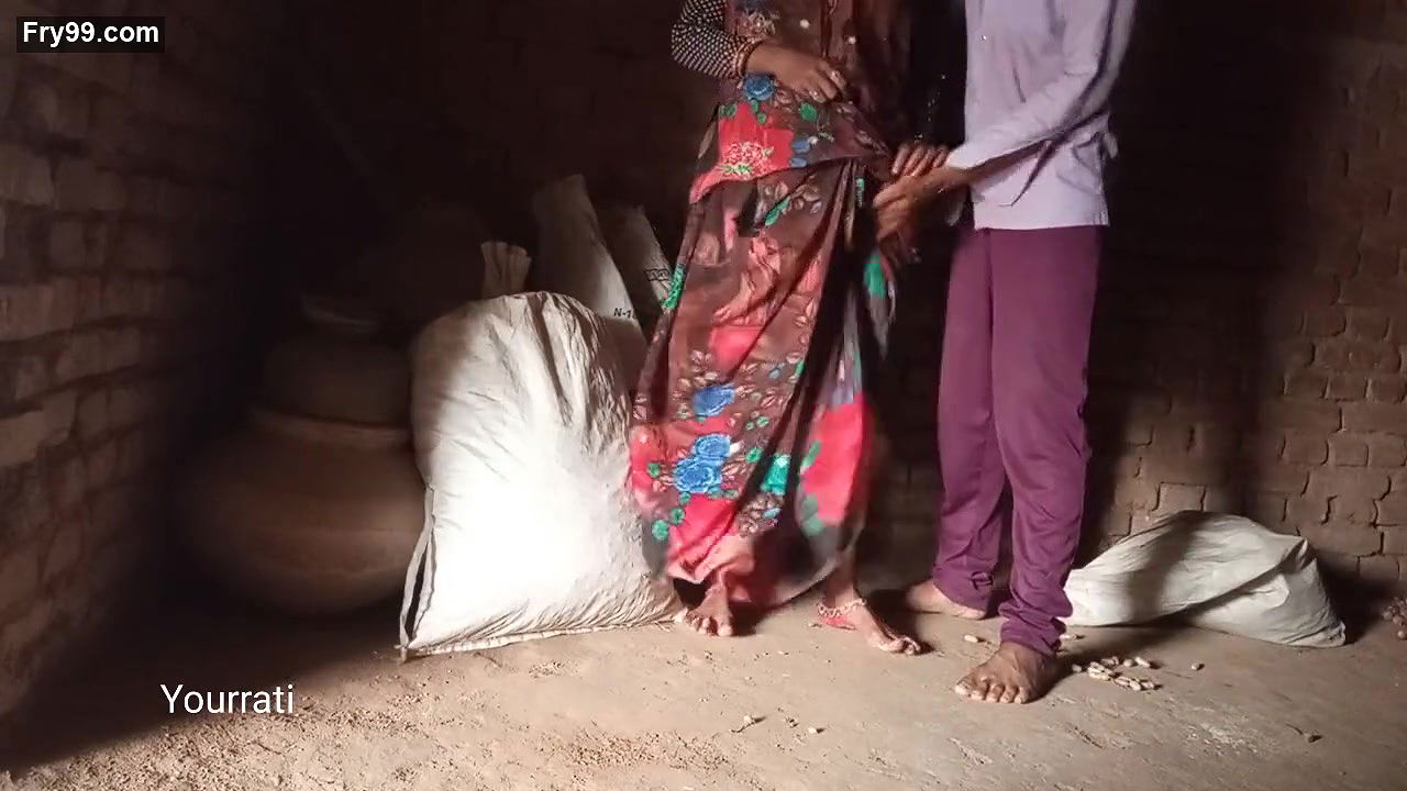 Village ki bhabhi ko din me pel diya