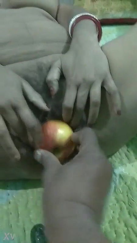 Big apple under pussy