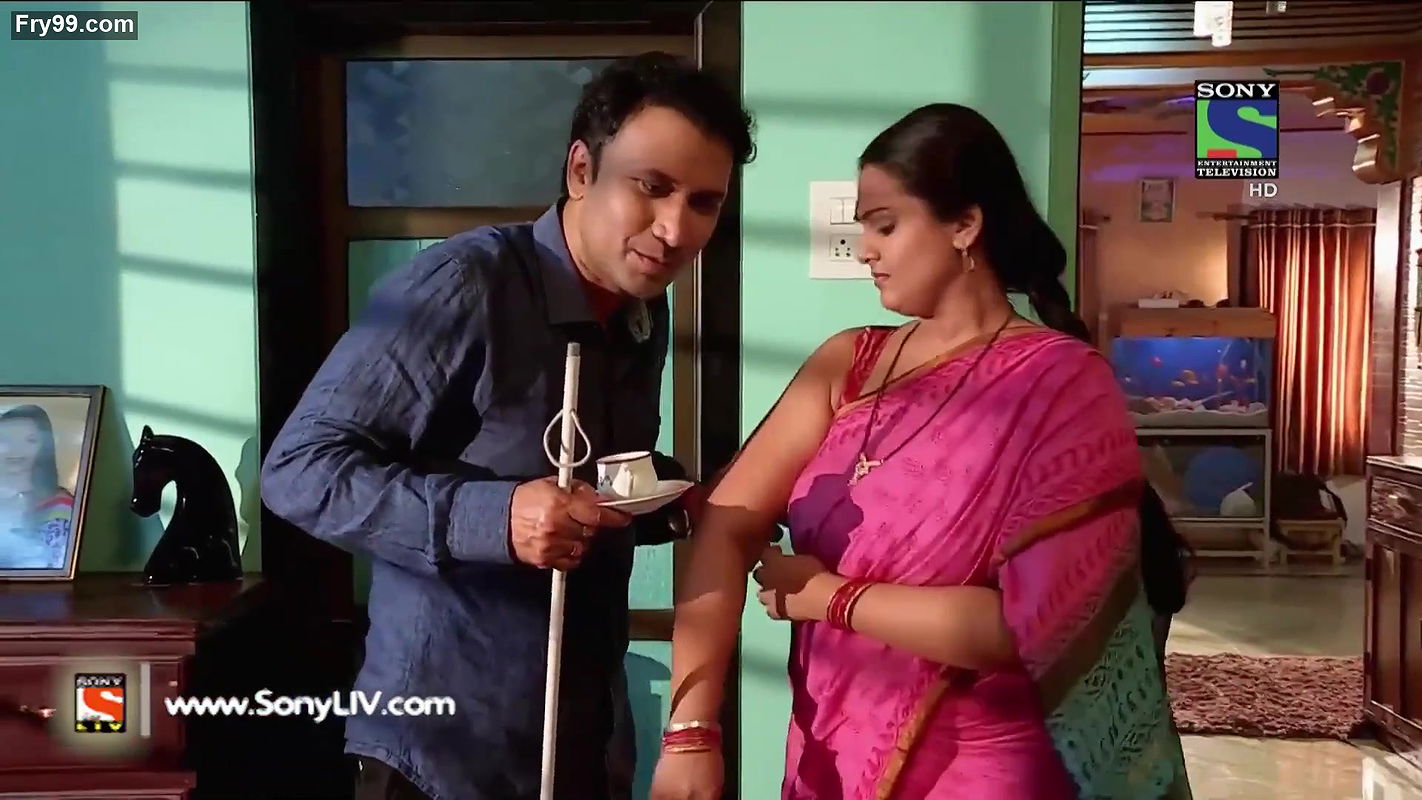 Chubby Aunty boob touch crime patrol