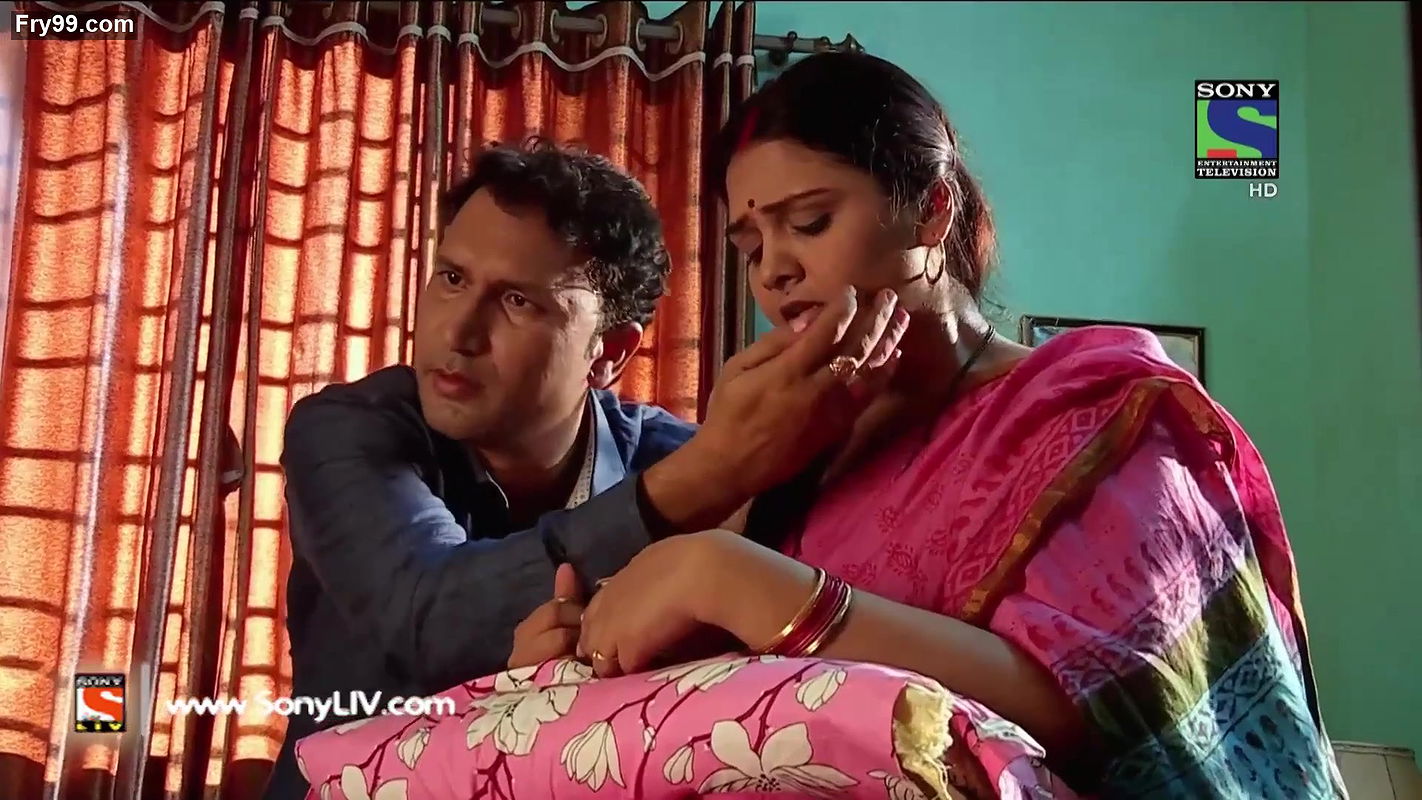 Chubby Aunty boob touch crime patrol