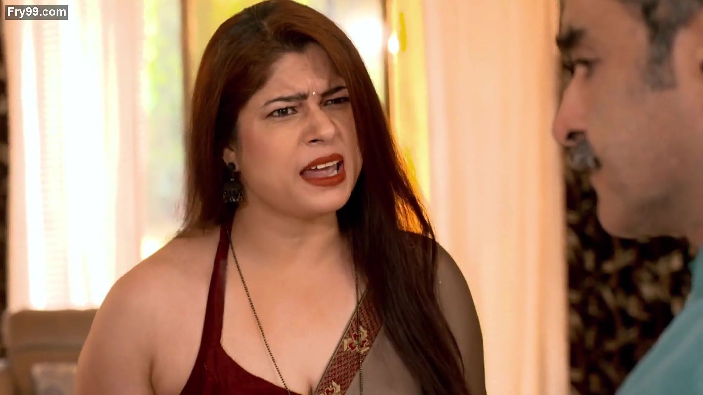 Crime Patrol Hot Sexy Busty Aunty in saree