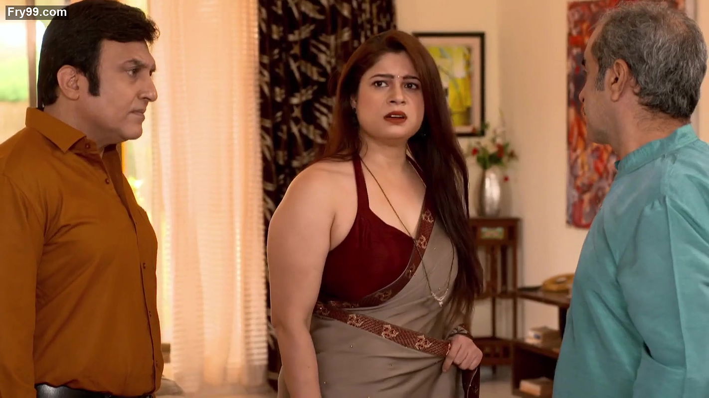 Crime Patrol Hot Sexy Busty Aunty in saree