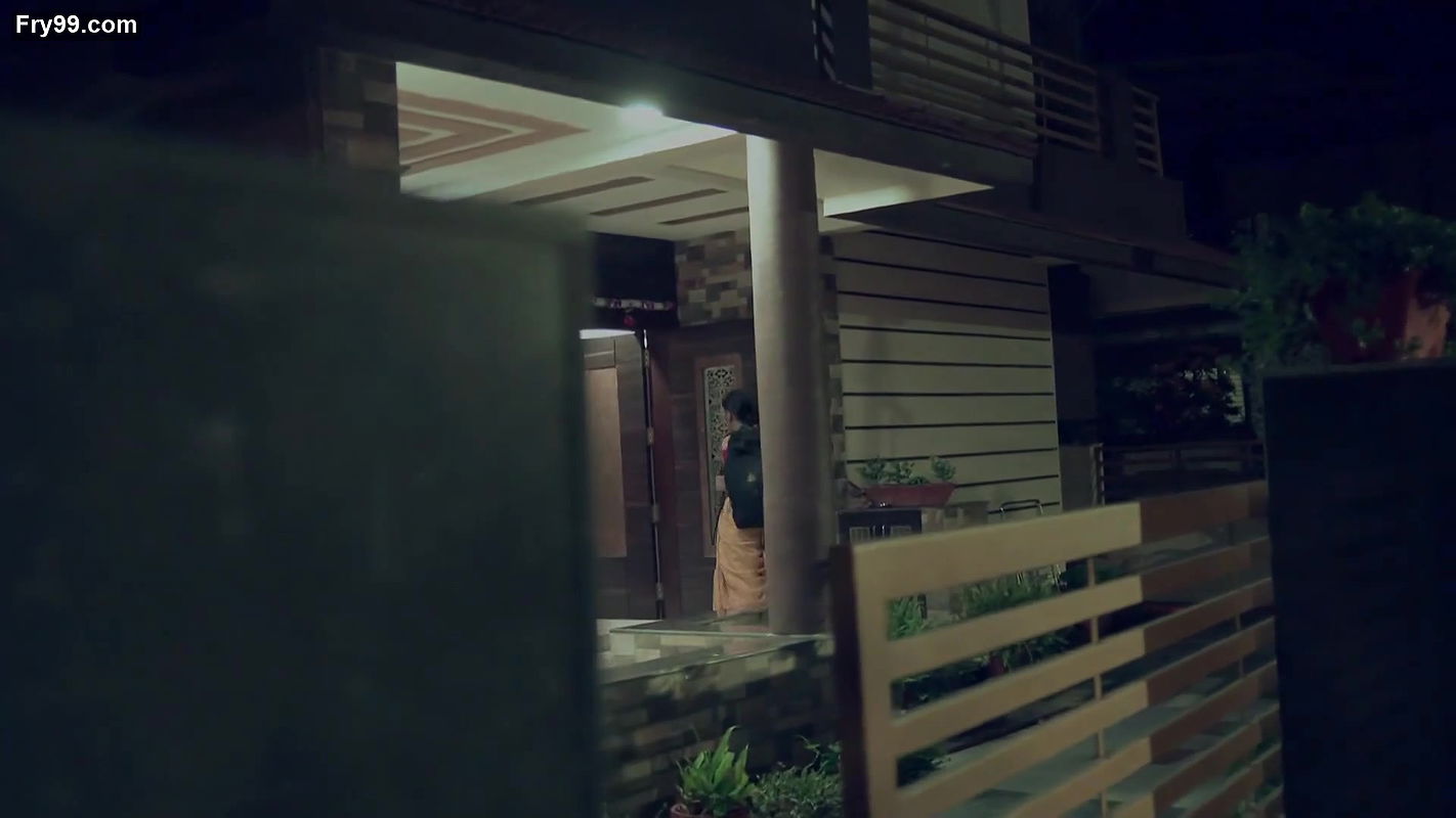 Desi lady sexy open big navel in saree from crime patrol