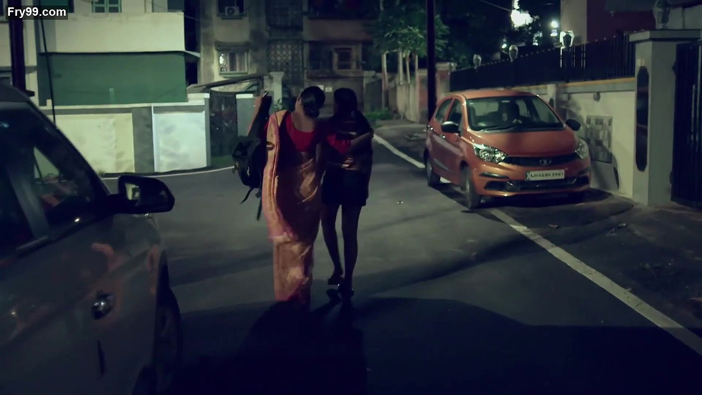 Desi lady sexy open big navel in saree from crime patrol