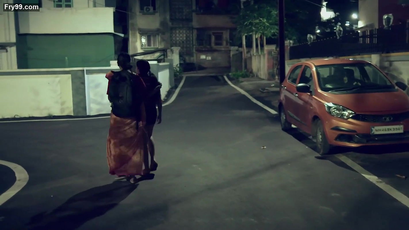 Desi lady sexy open big navel in saree from crime patrol