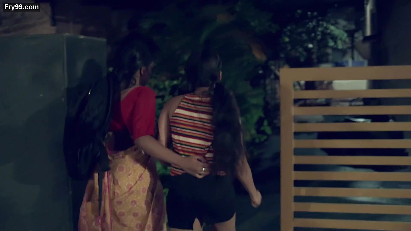 Desi lady sexy open big navel in saree from crime patrol