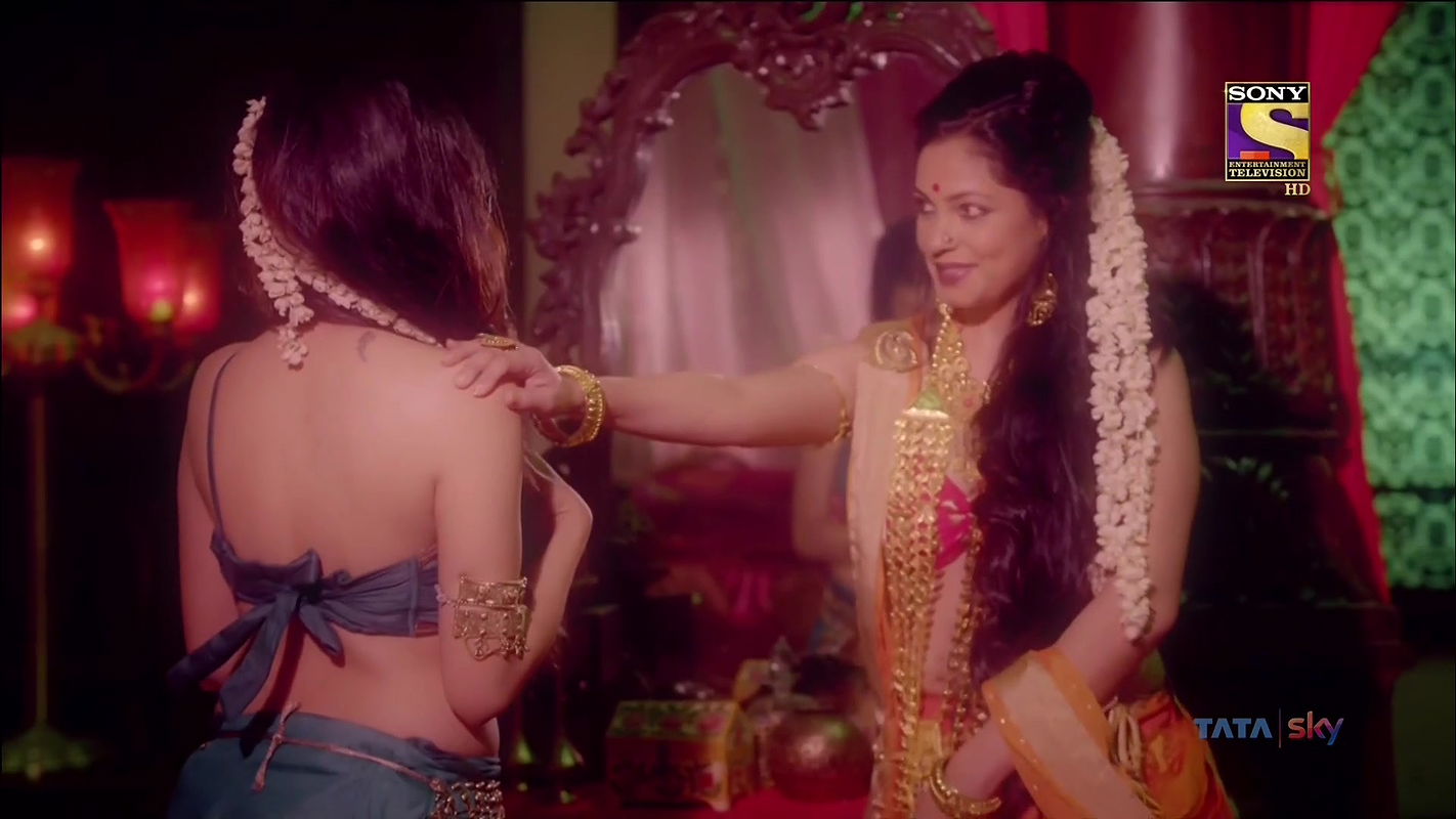 Divyangana Jain Hot Navel and Curves