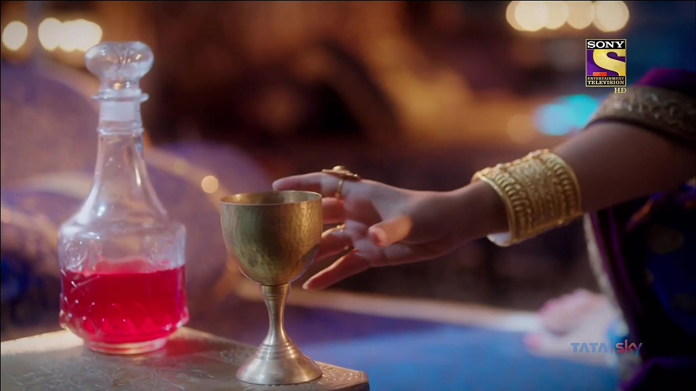 Divyangana Jain Hot Navel and Curves