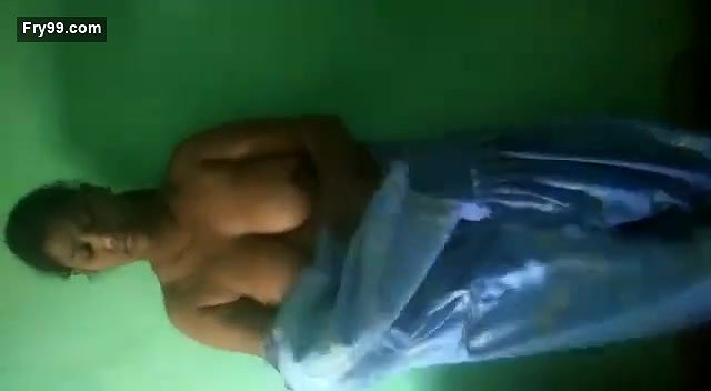 Desi big navel bhabi open her dress