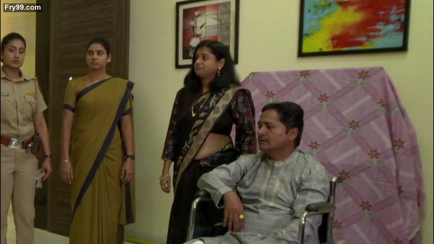 Hot Aunty Sexy navela nd boobs from crime patrol