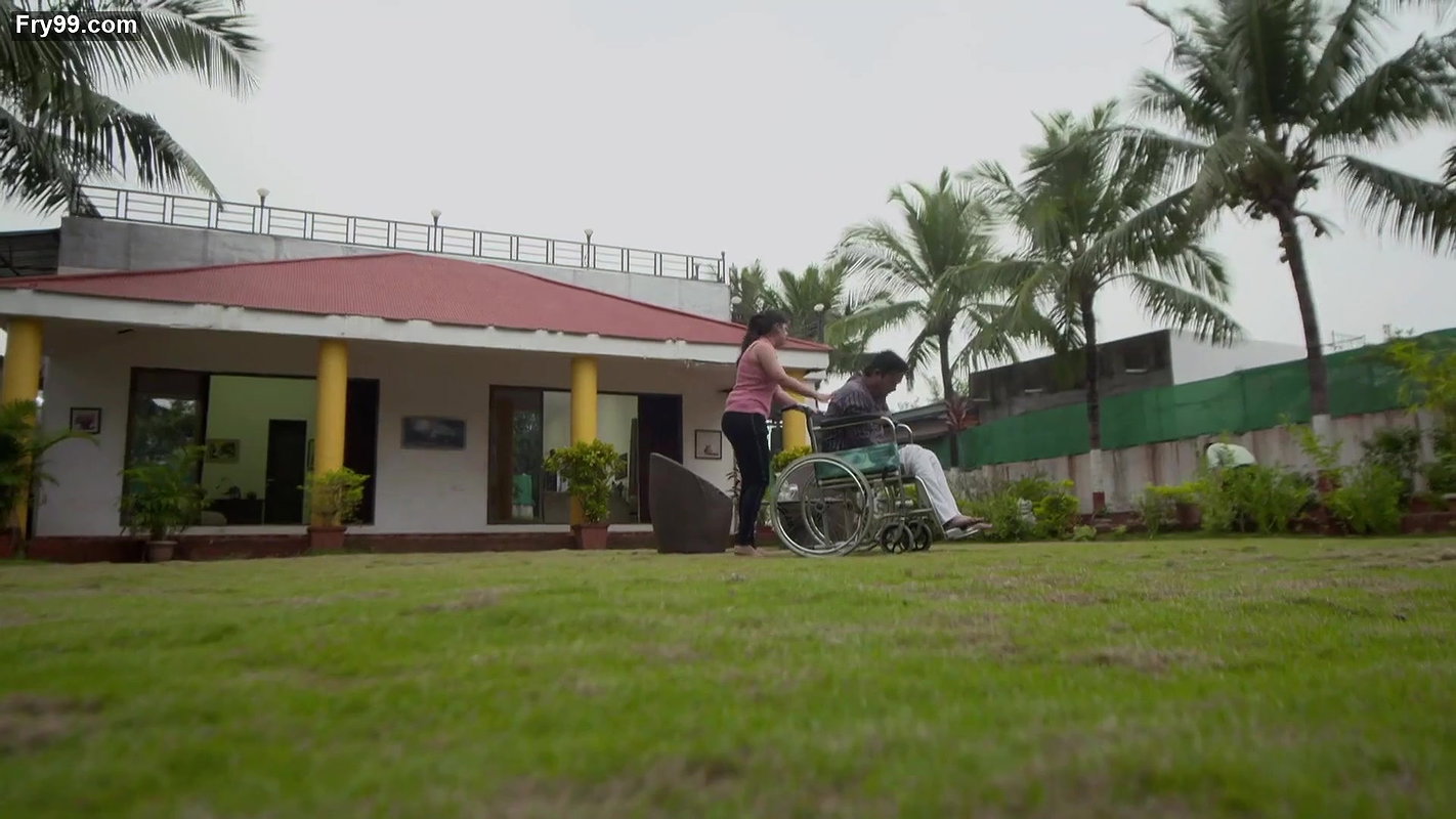 Hot Aunty Sexy navela nd boobs from crime patrol