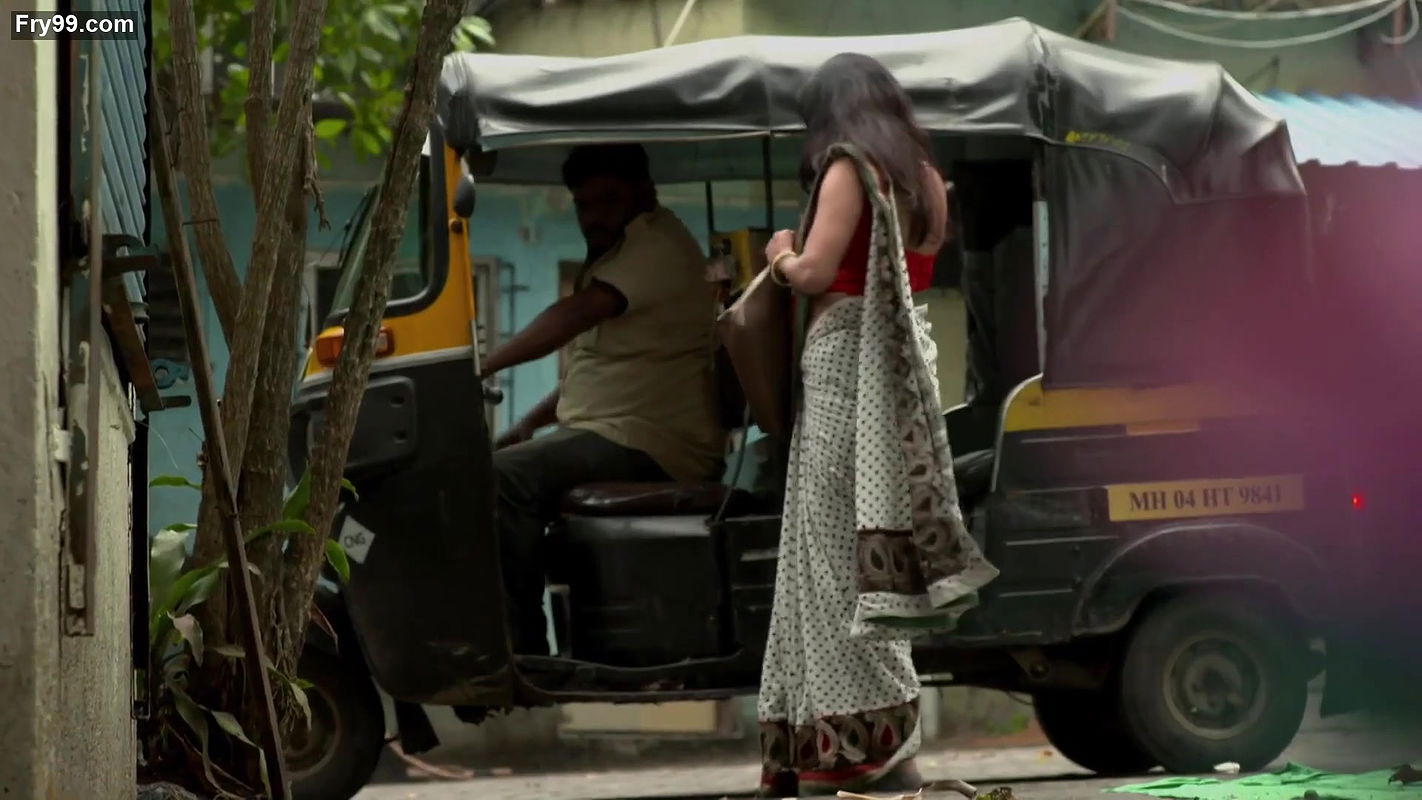 Hot Aunty Sexy navela nd boobs from crime patrol