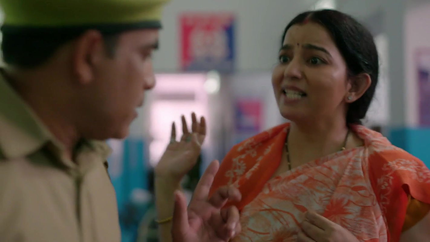 Hot aunty tummy and boob side view from crime patrol