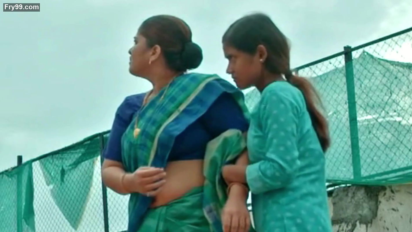 Hot chubby aunty navel slips in saree from crime patrol