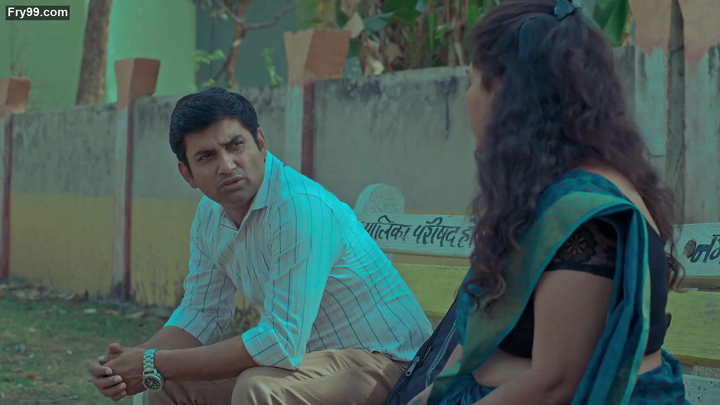 Hot Chubby Aunty Sexy deep navel and tummy show in saree