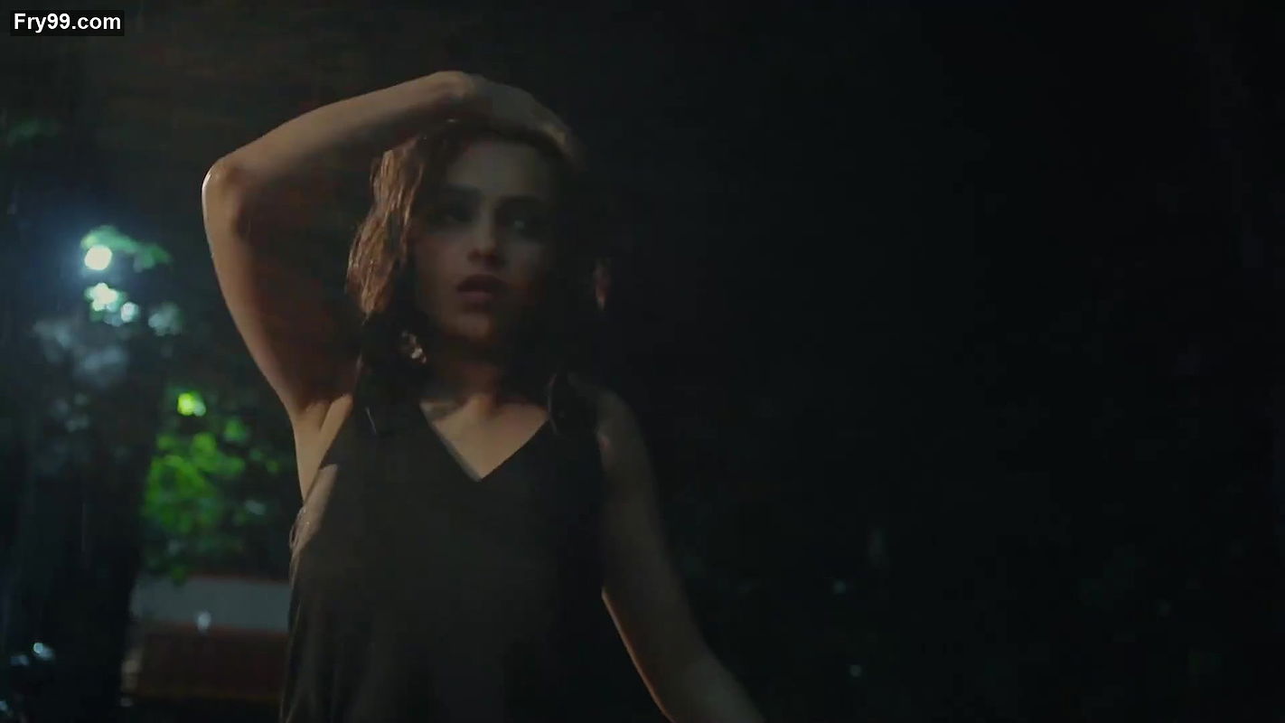 Hot cute girl molesting scenes from crime patrol