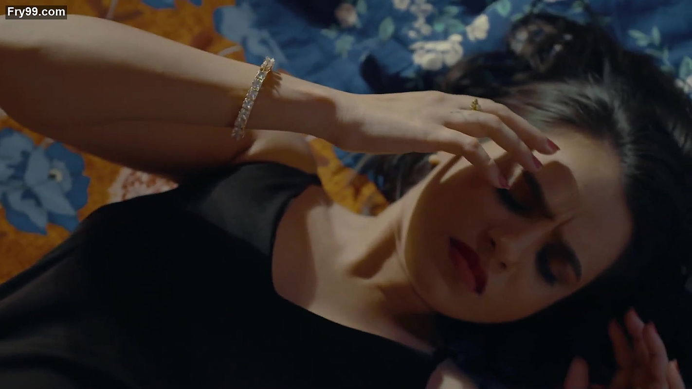 Hot cute girl molesting scenes from crime patrol