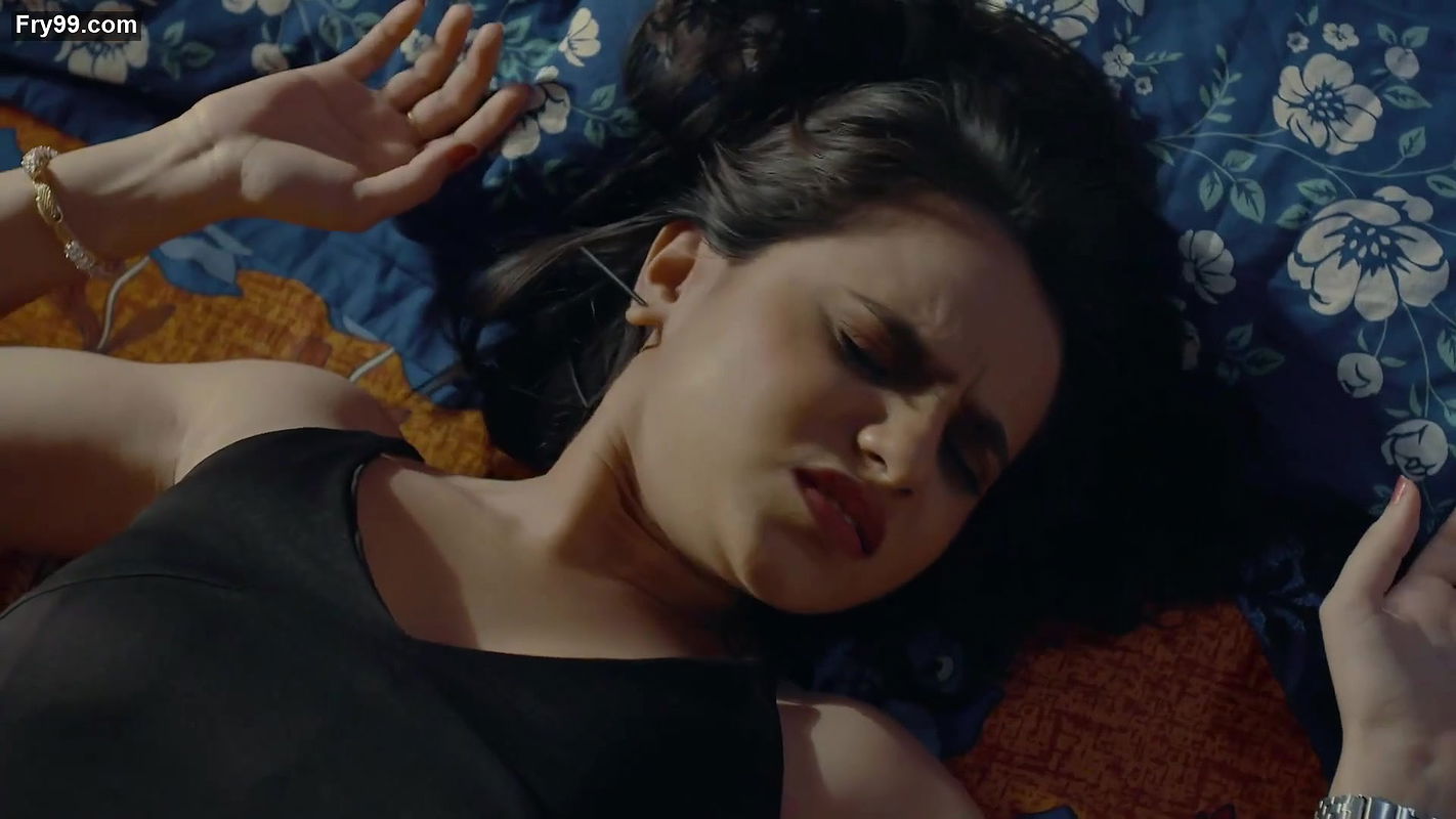 Hot cute girl molesting scenes from crime patrol