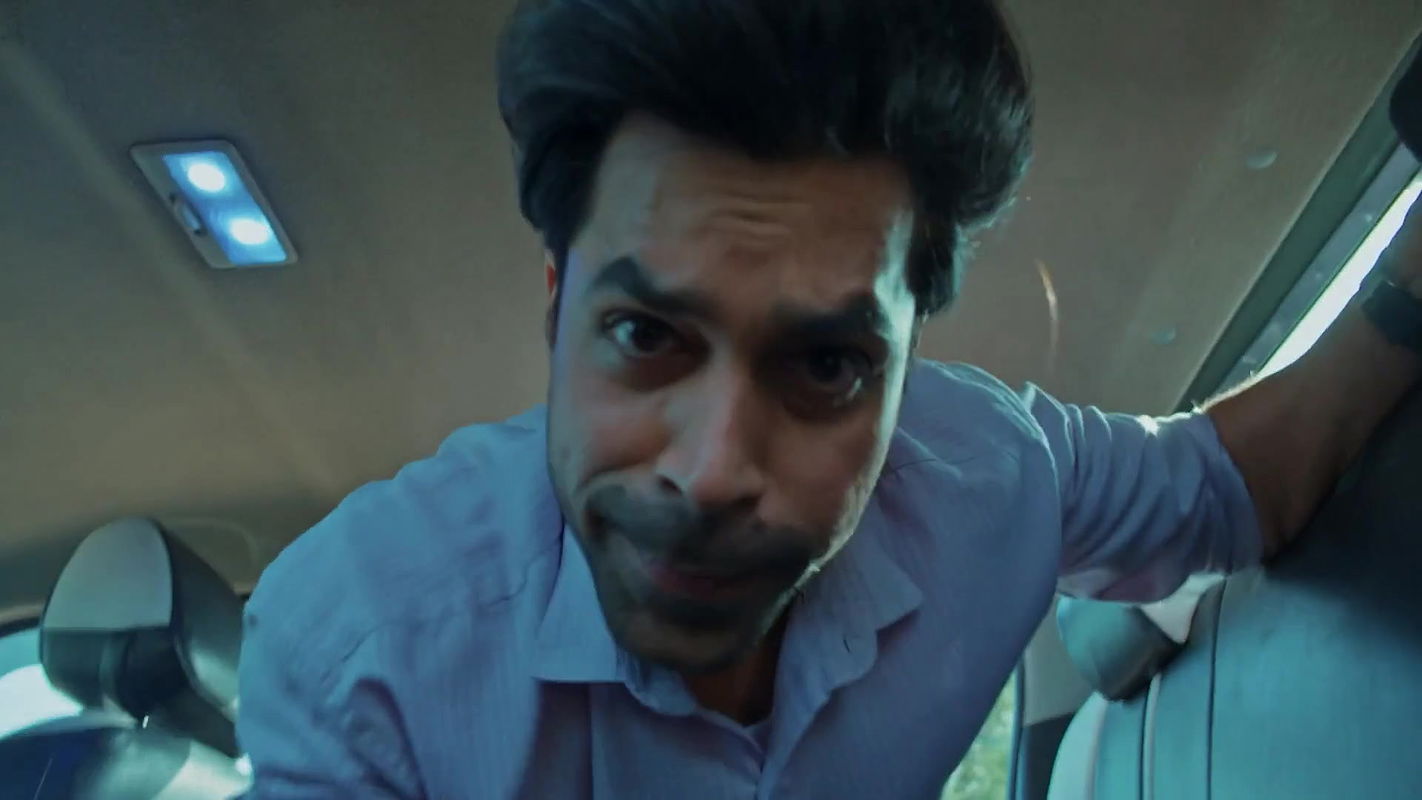 Hot Girl navel and boobs show from crime patrol