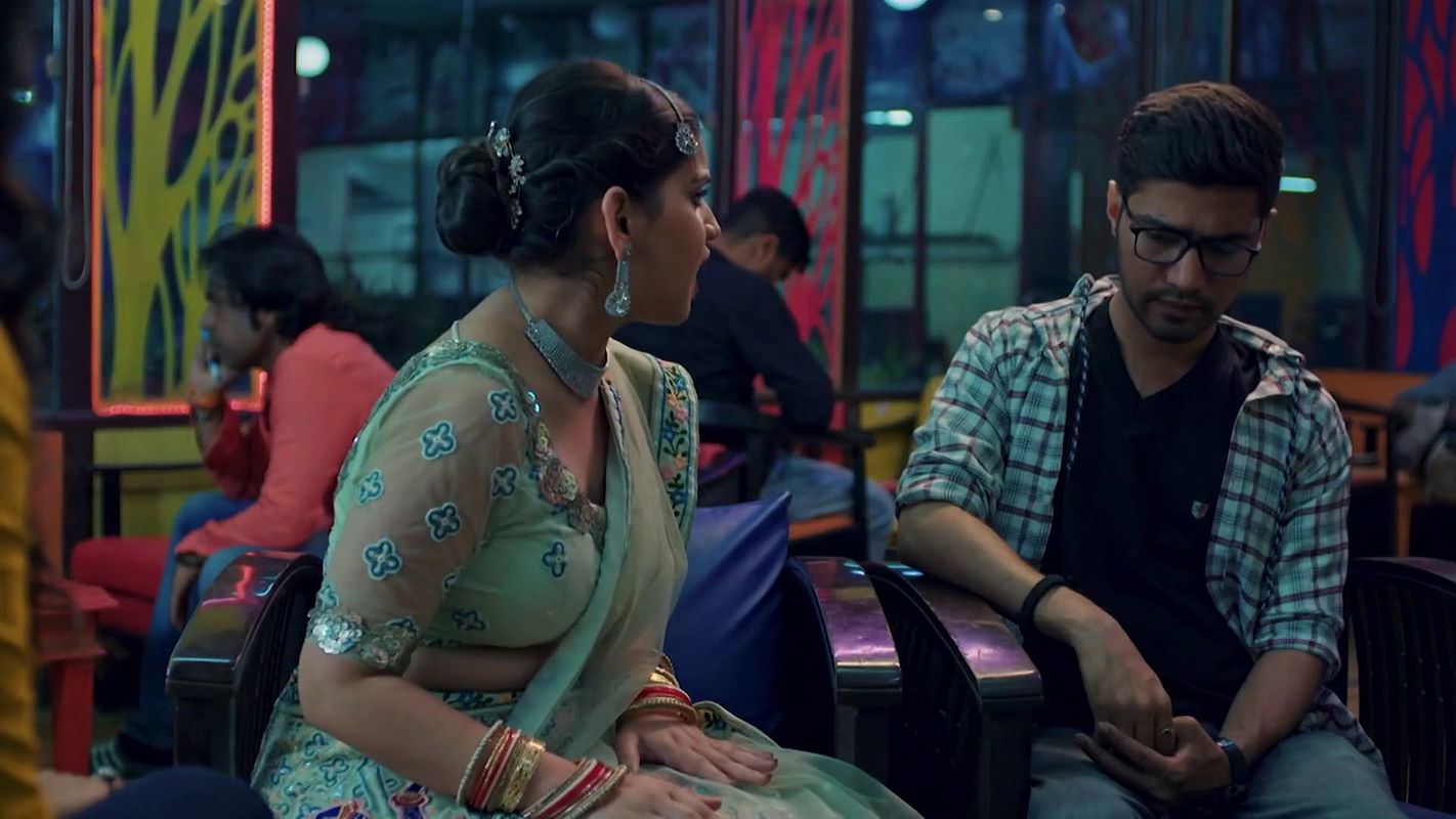 Hot Girl navel and boobs show from crime patrol