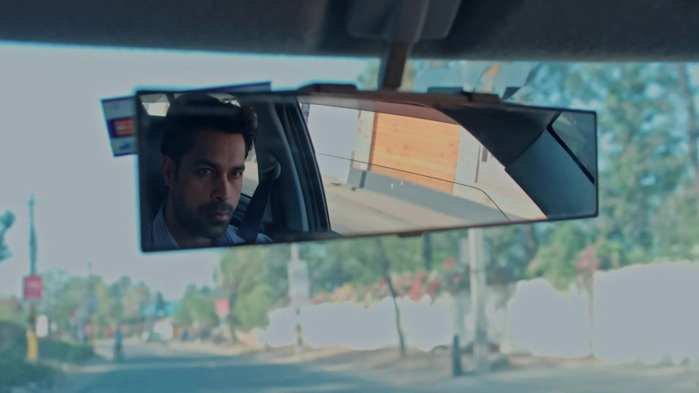 Hot Girl navel and boobs show from crime patrol