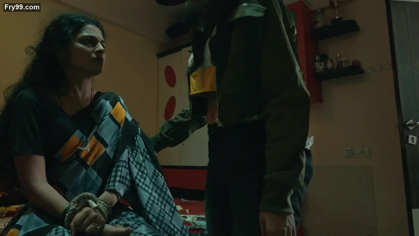 Hot girl pierced navel in crime patrol