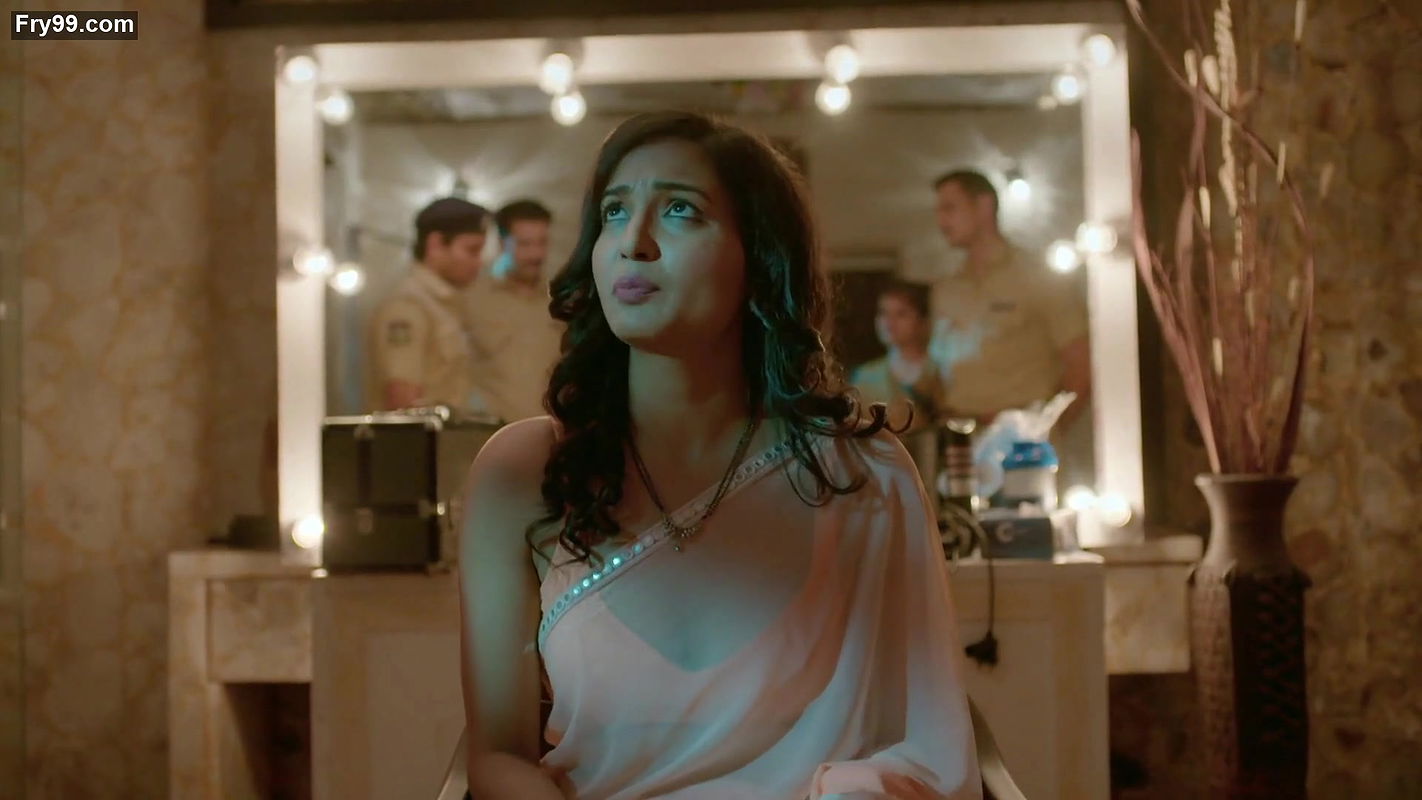 Hot Girl sexy in saree from crime patrol