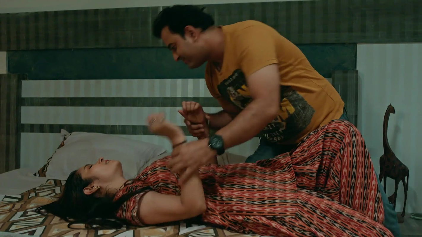 Hot sexy actress sexy scenes from crime patrol