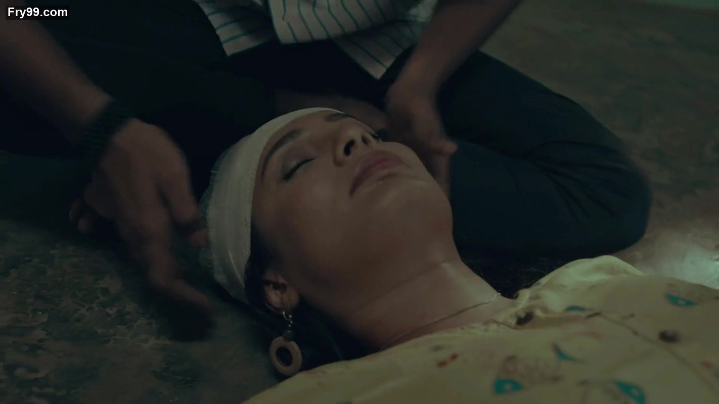 Hot Sexy girls navel,boob Scenes from crime patrol