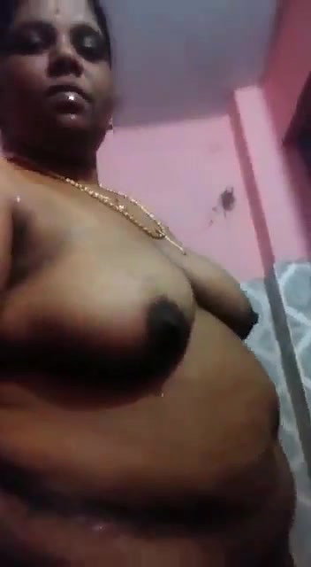 South indian bhabhi showing her nude after bathing mms vid