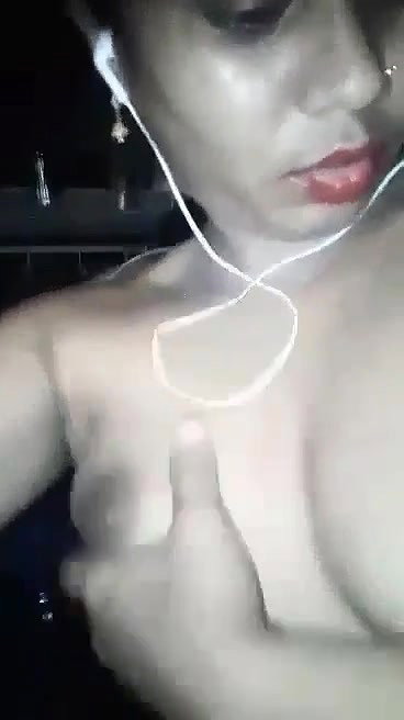 Bhabhi fingering and cumming