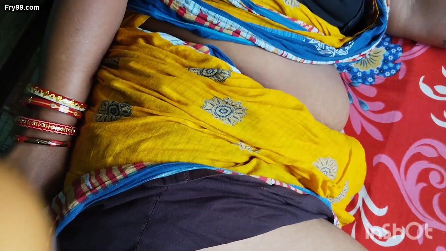 Payal bhabi ko raat me nangi kar diya unki chutt me apni ungli daal ke  unko sex kiya chori chori