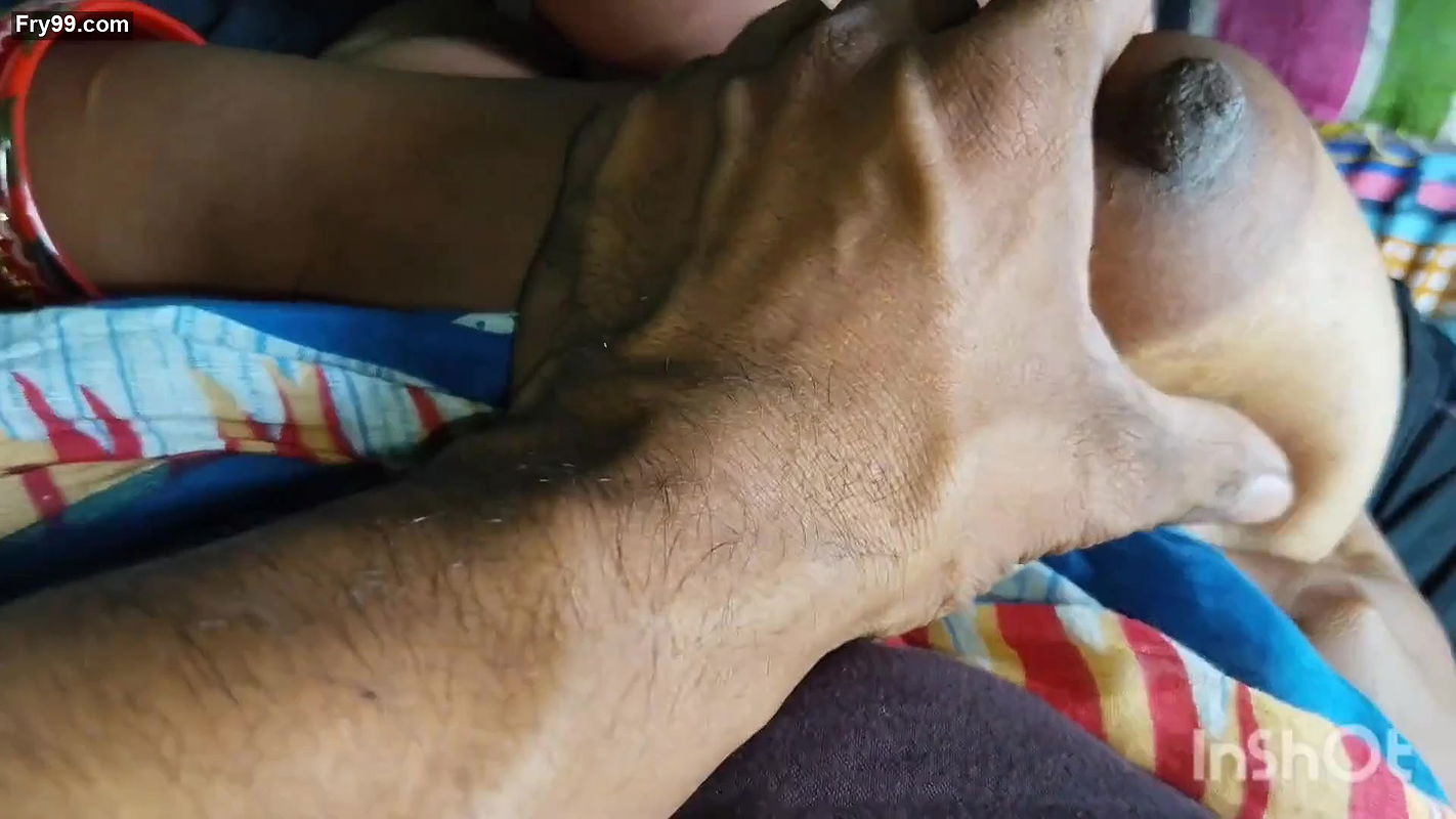 Payal bhabi ko raat me nangi kar diya unki chutt me apni ungli daal ke  unko sex kiya chori chori