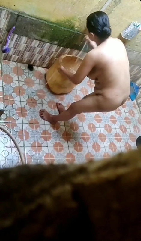 Nude bathing woman Huge Boobs and Ass capturedIncludes more clips 24