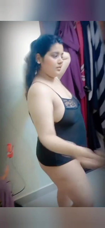 Big boobs bhabi enjoying juggling her tits 22