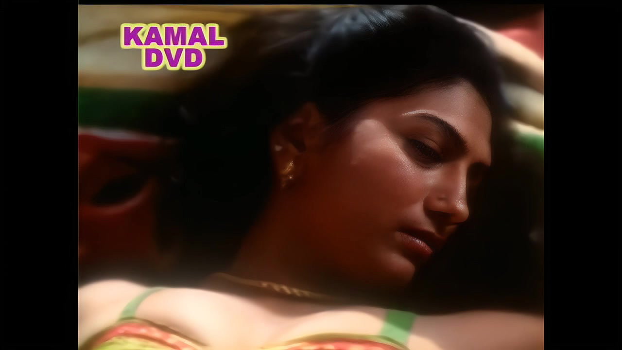 Unknown Mallu hot Smooching boobs cleavage show romance in green blouse 1080P 22