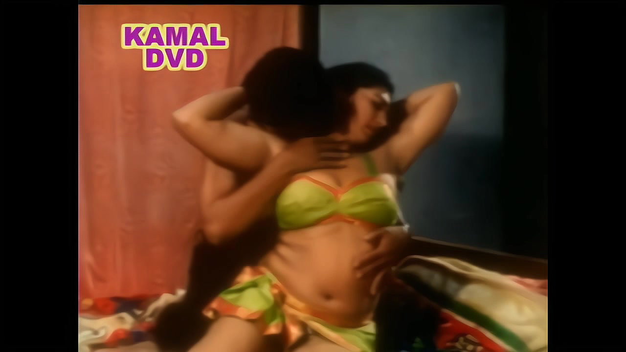 Unknown Mallu hot Smooching boobs cleavage show romance in green blouse 1080P 22