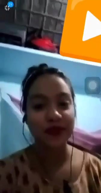 Desi teen babe bf convinced her to show boobs 22