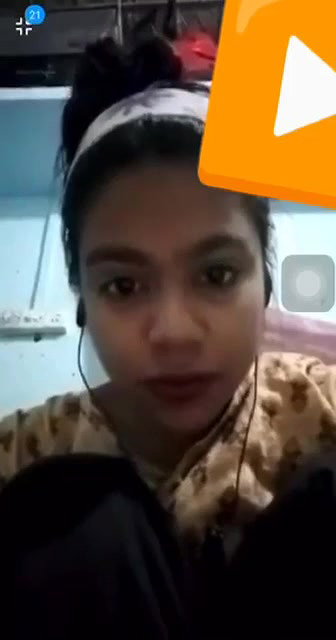 Desi teen babe bf convinced her to show boobs 22