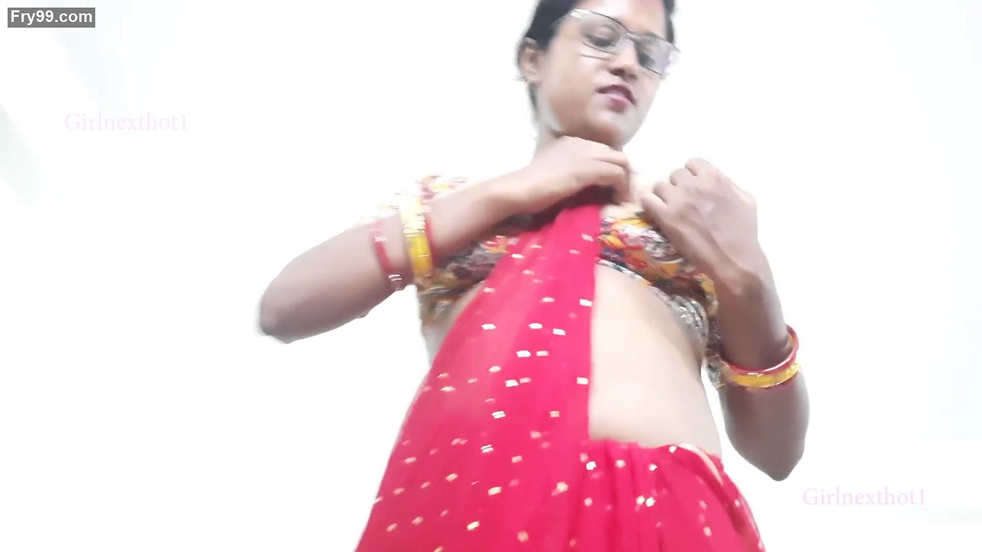 Dost ka Soitalima Ko Chodna Para – Indian Bhabi in Red Saree
