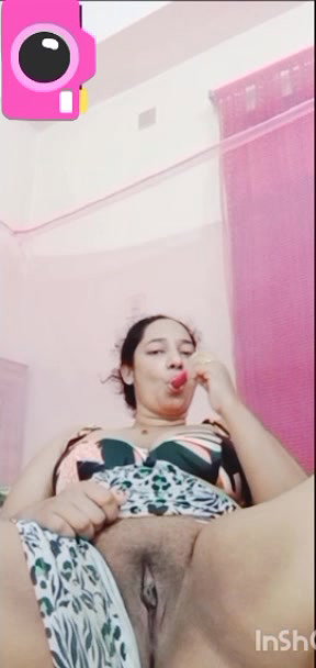 Hot Sexy Milf Showing Delicious Figure 22