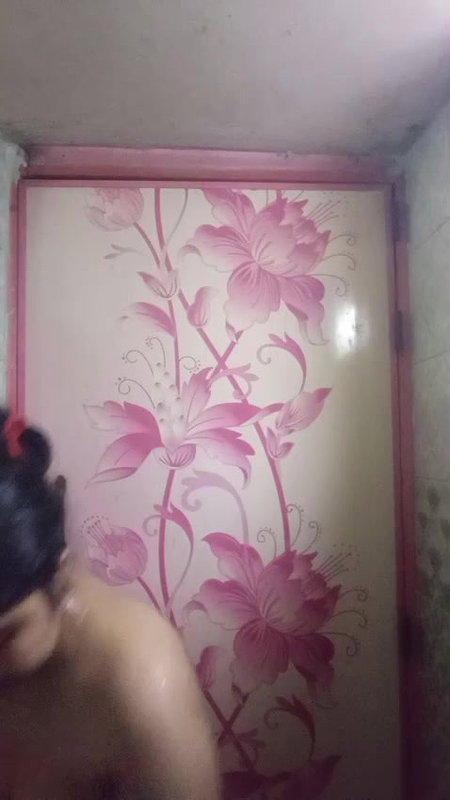 Beautiful Sexy Girlfriend Bathing 22