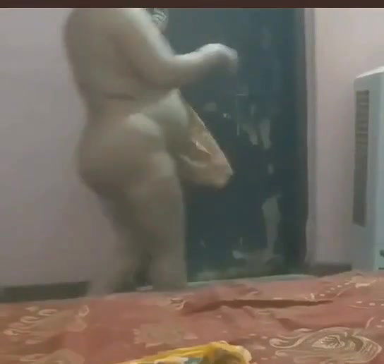 Nude Desi Aunty Walking Capture