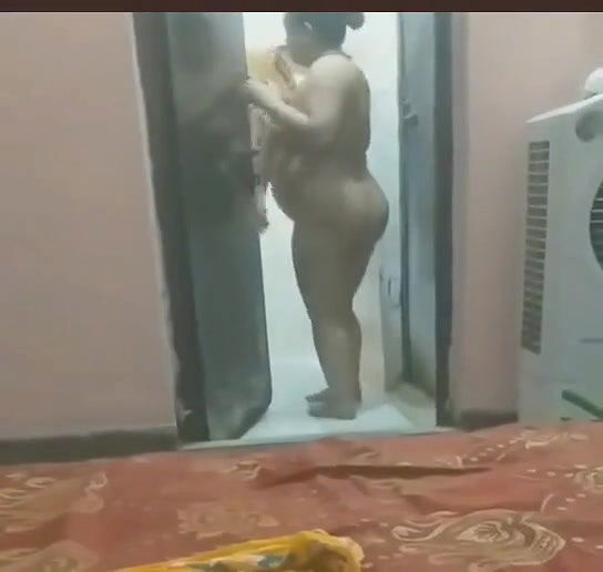 Nude Desi Aunty Walking Capture