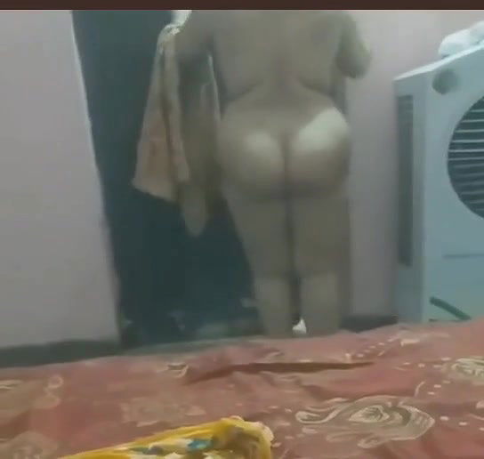 Nude Desi Aunty Walking Capture