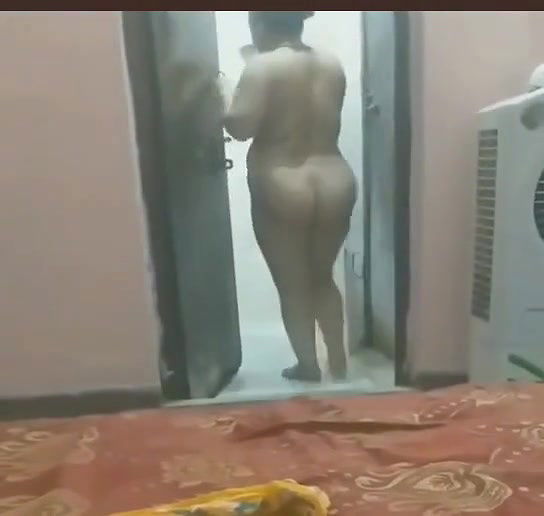 Nude Desi Aunty Walking Capture