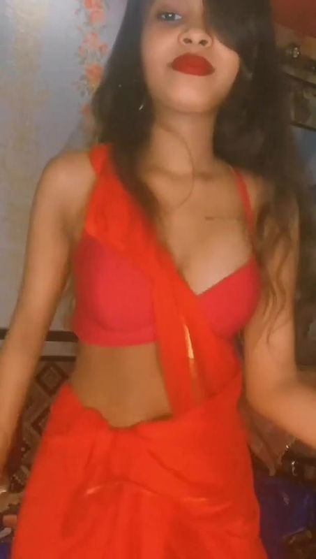 CUTIE DESI SEXY CLEAVAGE GIGGLE AWESOME